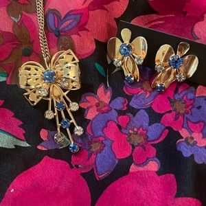Beautiful Vintage Demi Parure Bow RS Spray   Pendant/Pin and Earrings Set